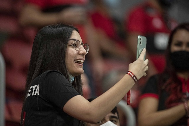 地稱讚郭艾 地稱讚郭艾